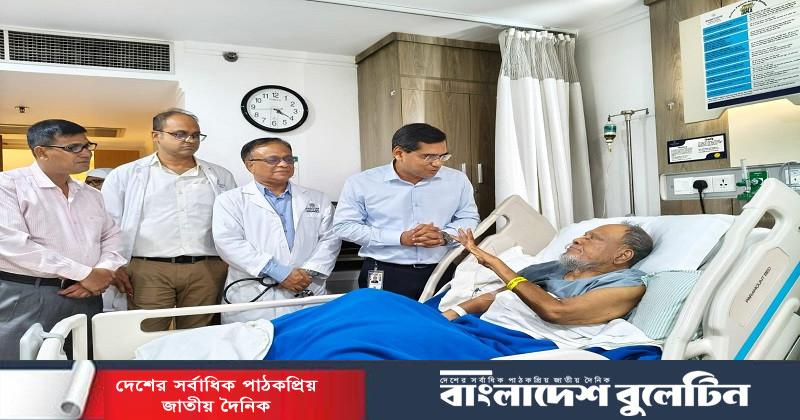 ব্যারিস্টার রফিকুল ইসলামের স্বাস্থ্যের খোঁজ নিলেন প্রধানমন্ত্রীর প্রতিনিধি