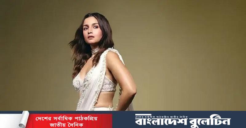 দীপিকা-ক্যাটরিনাকেও ছাড়িয়ে গেলেন আলিয়া