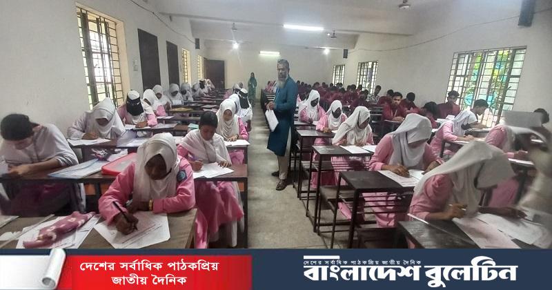 আড়াইহাজারে প্রথম দিনের পরীক্ষায় অনুপস্থিত ৪৬