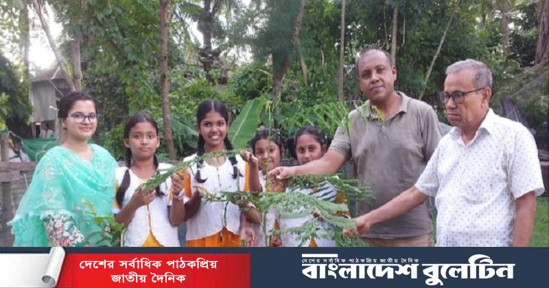 গলাচিপায় আবদুল গণি স্মৃতি পাঠাগারের উদ্যোগে বৃক্ষরোপণ