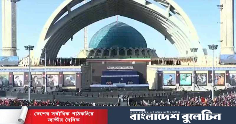 খামেনিকে শেষ বিদায় জানাতে মানুষের ঢল