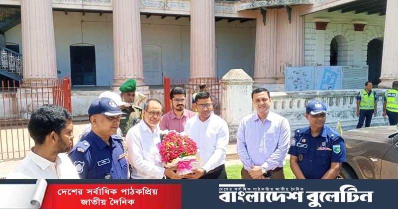 রাজকীয় স্থাপত্যে মুগ্ধ ব্রুনেইর রাষ্ট্রদূত, ঘুরে দেখলেন পুঠিয়া রাজবাড়ি