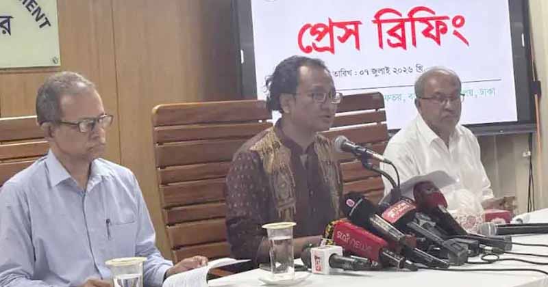 সাভারে বিস্ফোরণ নিয়ে নাহিদের বক্তব্য রাজনৈতিক, তদন্ত চলছে: প্রধানমন্ত্রীর তথ্য উপদেষ্টা