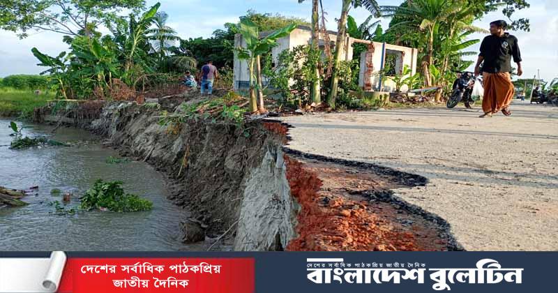 সদরপুরে পদ্মার ভাঙনে দিশেহারা নদী পাড়ের মানুষ