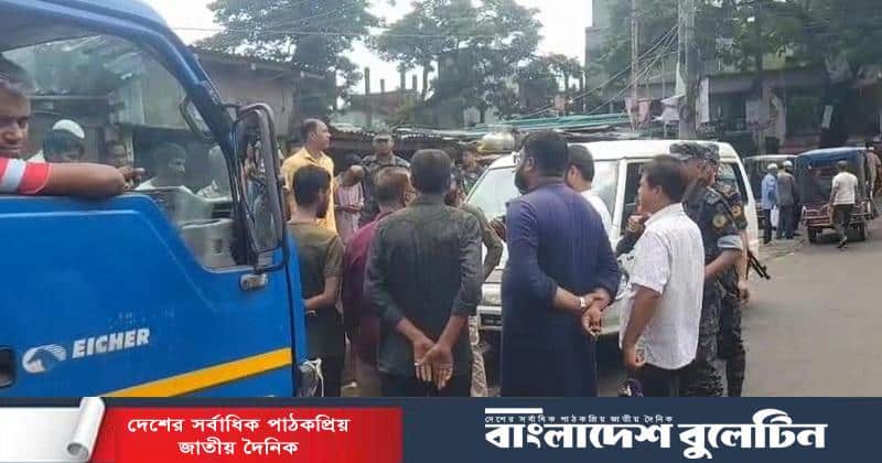 ঝালকাঠিতে জেলা প্রশাসন ও পৌর প্রশাসনের যৌথ উদ্যোগে ফুটপাত উচ্ছেদ অভিযান