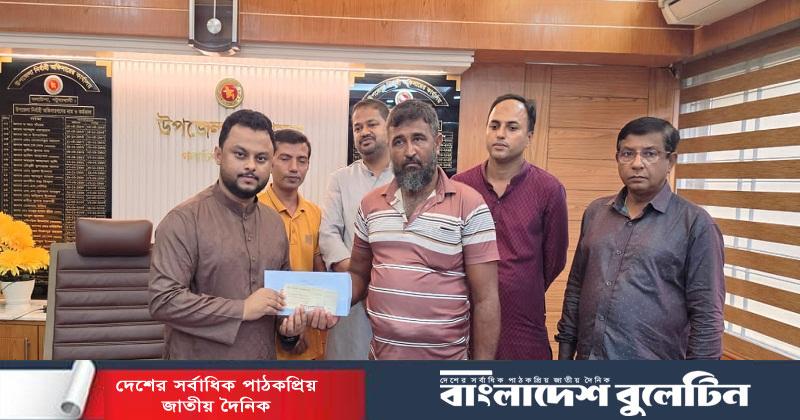 গলাচিপায় ক্ষতিগ্রস্ত কৃষকদের আর্থিক সহায়তা দিল উপজেলা প্রশাসন