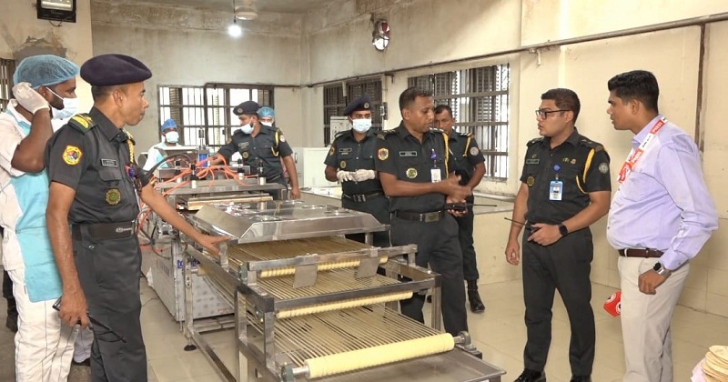 কেরানীগঞ্জ কারাগারে অত্যাধুনিক মেশিনের চমক, এক ঘণ্টায় হাজারো রুটি!