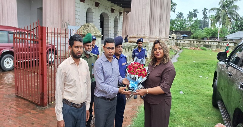 পুঠিয়ার রাজবাড়ি পরিদর্শনে মালদ্বীপের রাষ্ট্রদূত