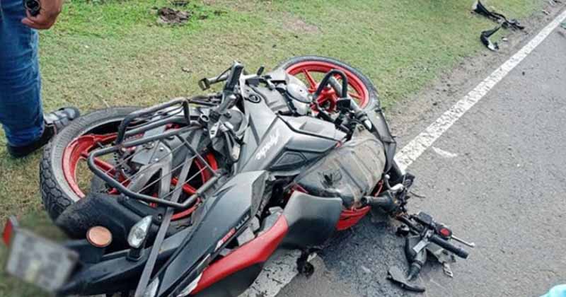 ঝিকরগাছায় মোটরসাইকেল দুর্ঘটনায় যুবক নিহত ১, আহত ১