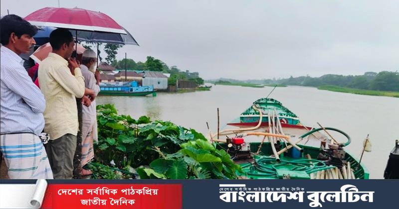 মোবাইল কোর্টে নৌকার মালিককে ৫০ হাজার টাকা জরিমানা
