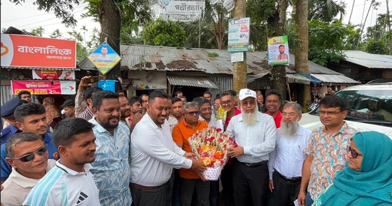 কাউখালী-নেছারাবাদ সেতুর স্থান পরিদর্শনে সেতু বিভাগের সচিবসহ প্রতিনিধি দল