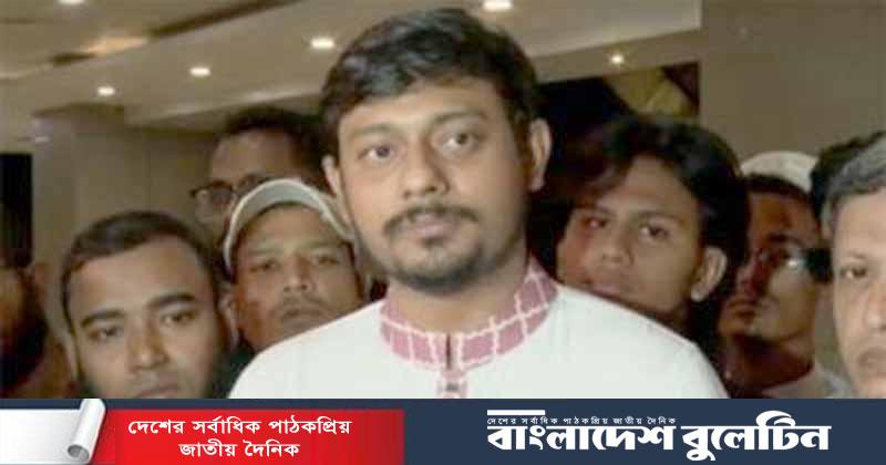 ‘দেশ যখন বন্যার পানিতে তলিয়ে যাচ্ছে প্রধানমন্ত্রী তখন সেলফি তোলায় ব্যস্ত’