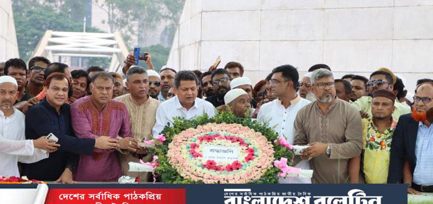 শহীদ রাষ্ট্রপতি জিয়াউর রহমান ও সাবেক প্রধানমন্ত্রী বেগম খালেদা জিয়ার সমাধিতে গৃহায়ন ও গণপূর্ত মন্ত্রী এবং নবনিযুক্ত চেয়ারম্যানদের শ্রদ্ধা