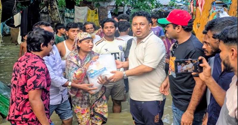 বাঁশখালীতে তারেক রহমানের পক্ষ থেকে বন্যার্তদের মাঝে ত্রাণ বিতরণ