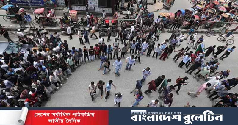 শিক্ষামন্ত্রীর পদত্যাগ দাবিতে ঢাকা, বগুড়া, বরিশালে বিক্ষোভ