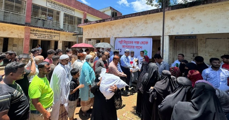 চট্টগ্রাম জেলার বন্যা দুর্গতদের পাশে পল্লী বিদ্যুৎ