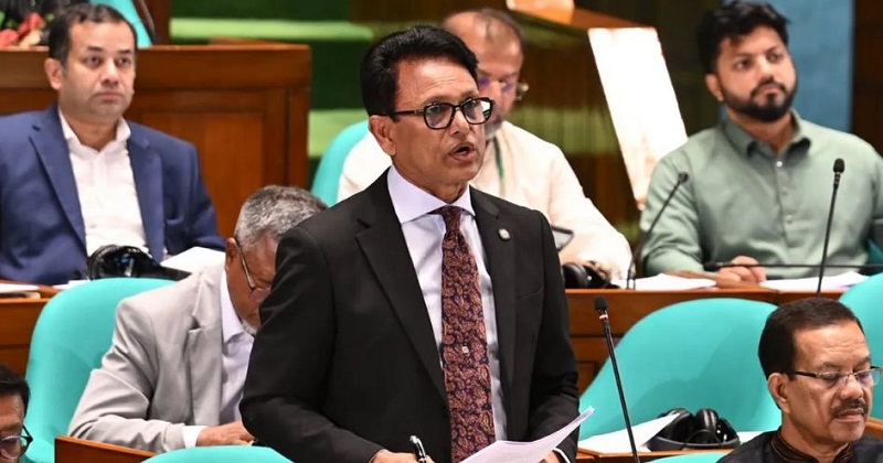 আন্দোলনরত শিক্ষার্থীদের পড়ার টেবিলে ফিরতে বললেন শিক্ষামন্ত্রী