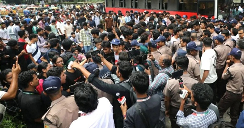 আন্দোলন থেকে ‘অটোপাসের’ দাবি এইচএসসি পরীক্ষার্থীদের