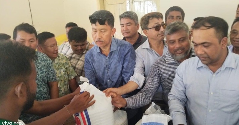 বন্যাদুর্গত এলাকায় ত্রাণ বিতরণ এমপি দীপেন দেওয়ানের