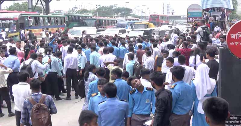 উত্তরায় শিক্ষার্থীদের সড়ক অবরোধ, তীব্র যানজট