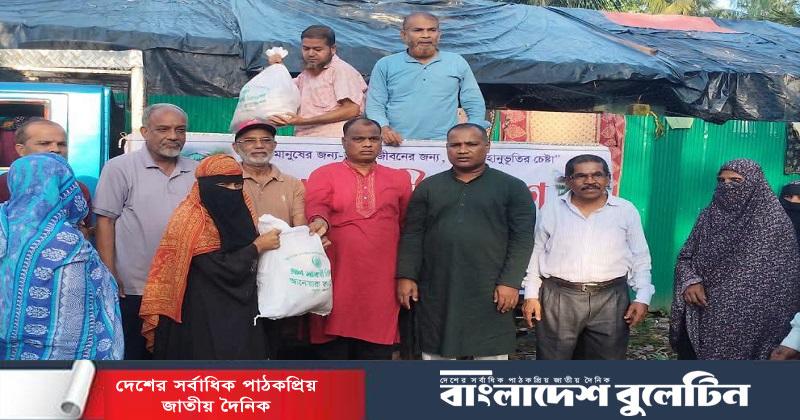 আনোয়ারায় খাদ্য সামগ্রী বিতরণ
