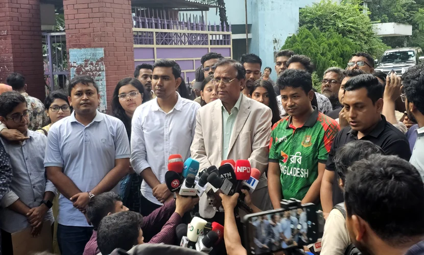 ‘নিউমার্কেটের জলাবদ্ধতা নিরসনে নতুন প্রকল্প অনুমোদন প্রধানমন্ত্রীর’