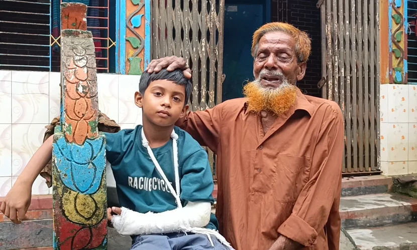 মাদরাসাশিক্ষকের বেত্রাঘাতে ৭ বছরের শিশুর হাতের হাড় ফাটার অভিযোগ