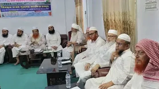 হেফাজতের ‘মুরব্বিয়ানায়’ কওমি ঘরানার সাত দলের জোট