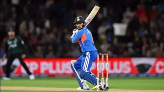 অভিষেক শর্মার ছক্কা হাঁকিয়ে ইতিহাস, গড়লেন বিশ্বরেকর্ড