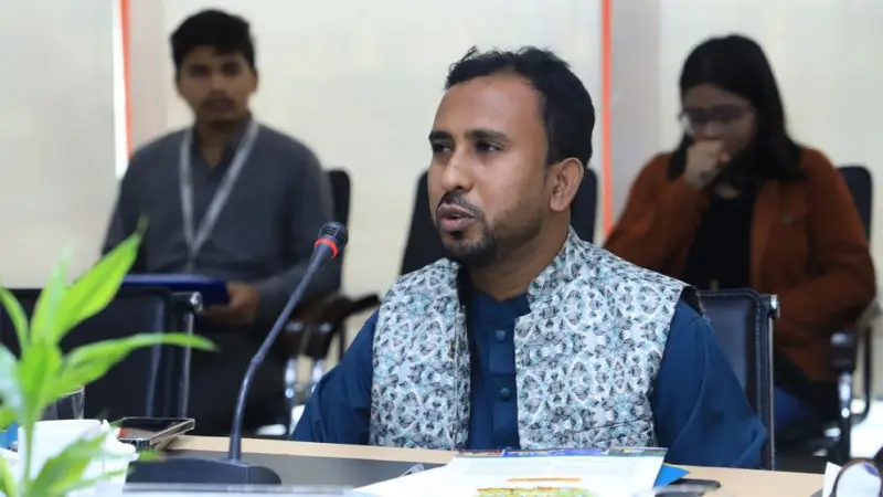 সুযোগ-সুবিধা পেলে বিরোধীদের সুর নরম হয় কেন: আবু হানিফ