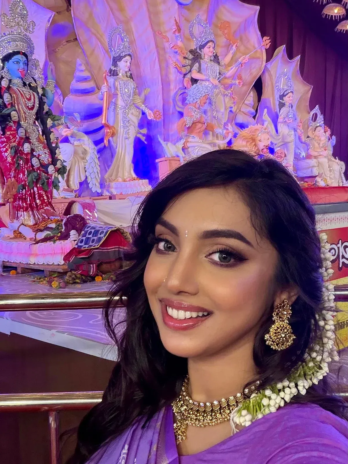উৎসবের সাংস্কৃতিক আয়োজনের পাশাপাশি দেবী দুর্গার সঙ্গে জড়িয়ে থাকা নারীর ক্ষমতা ও শক্তি হৃদিকে সব সময় মুগ্ধ করে। কিছু স্মৃতি যেমন সারা জীবন মনে থেকে যায়, তাঁর কাছে এটি তেমনই একটি স্মৃতি