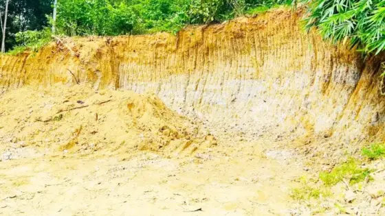 কলাউজানে রাতের আঁধারে পাহাড় কাটছে প্রভাবশালীরা
