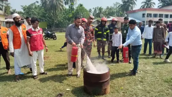 লালমোহনে দুর্যোগ মোকাবিলায় সচেতনতার বার্তা, অগ্নিকাণ্ডের মহড়া